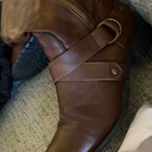 Brown Moda boot, size 10